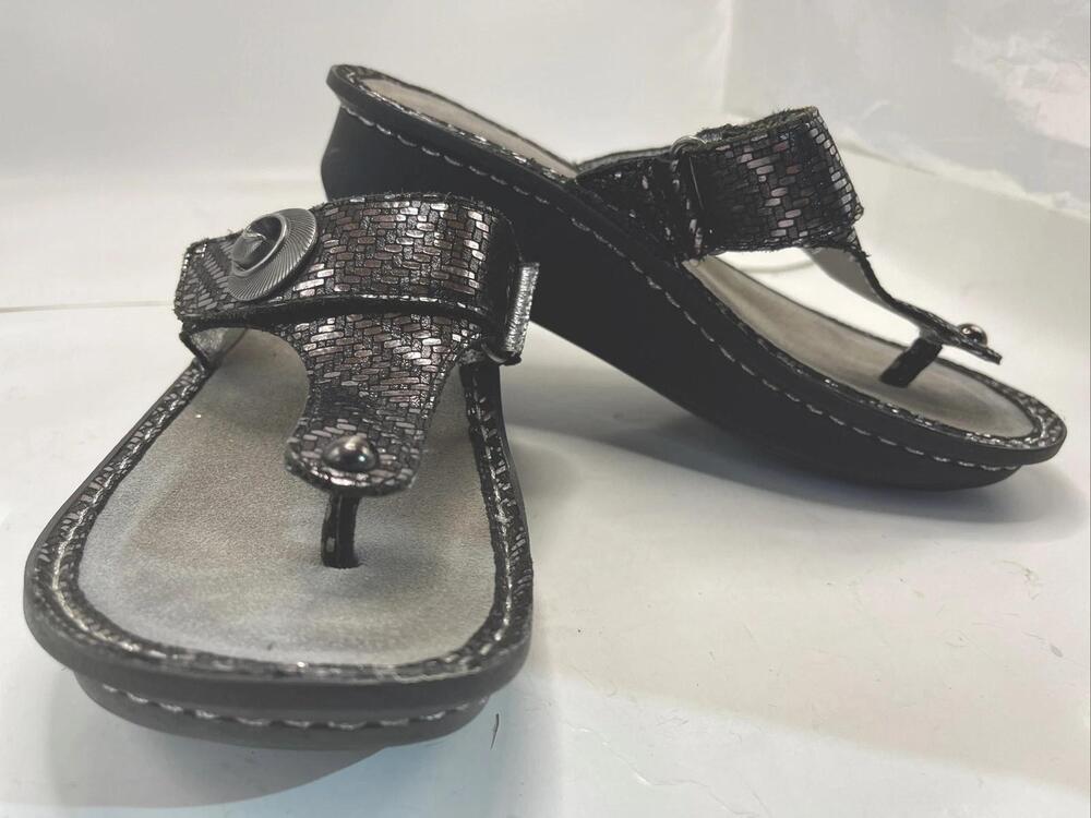 Alegria Sandals Womens Size 7.5 EU 37 Black Metallic Thong Comfort Wedge CAR-532